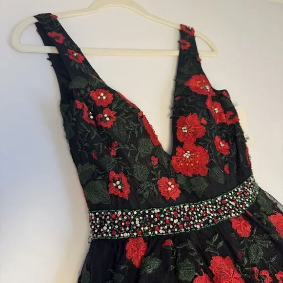 NWT Size 4 Ellie Wilde floral embroidered ball gown crystal belt v neck - Picture 2 of 9